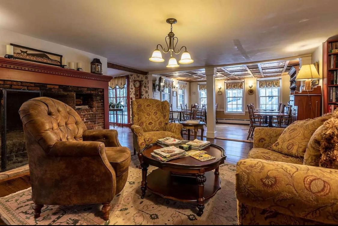 Chester Inn Bagian luar foto
