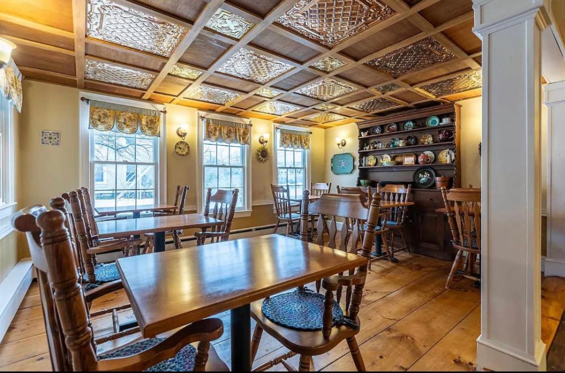 Chester Inn Bagian luar foto