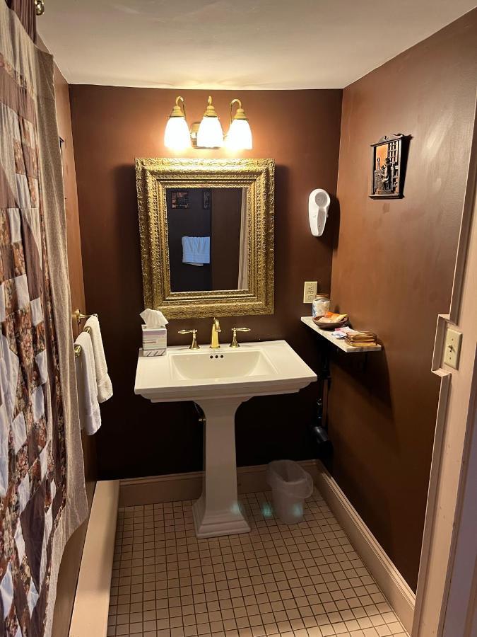 Chester Inn Bagian luar foto