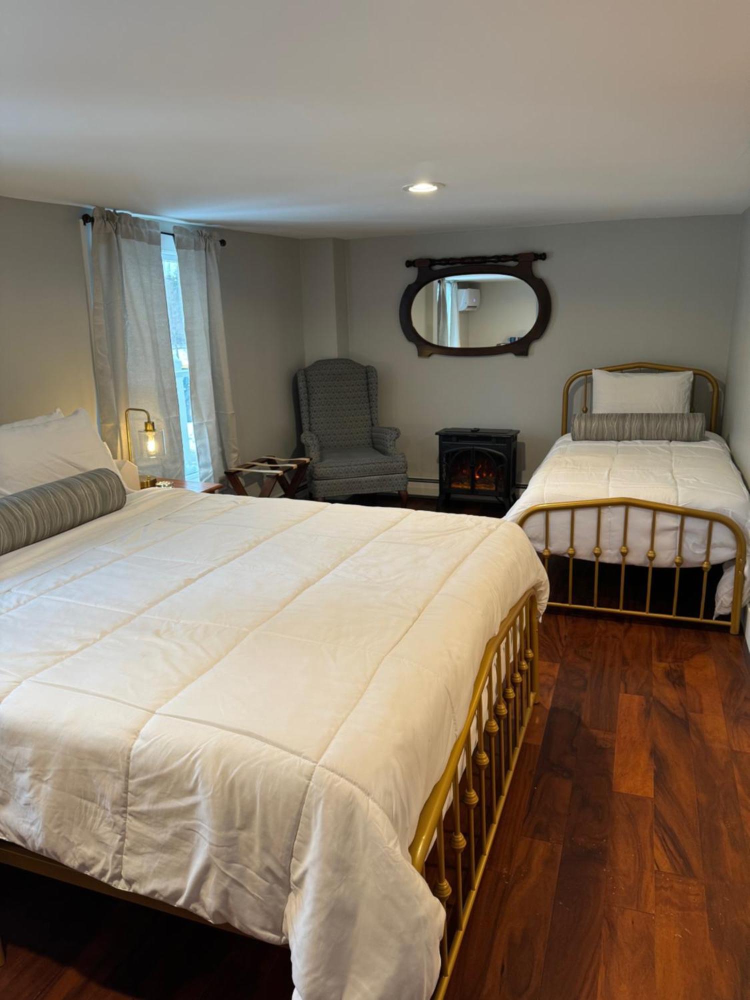 Chester Inn Bagian luar foto
