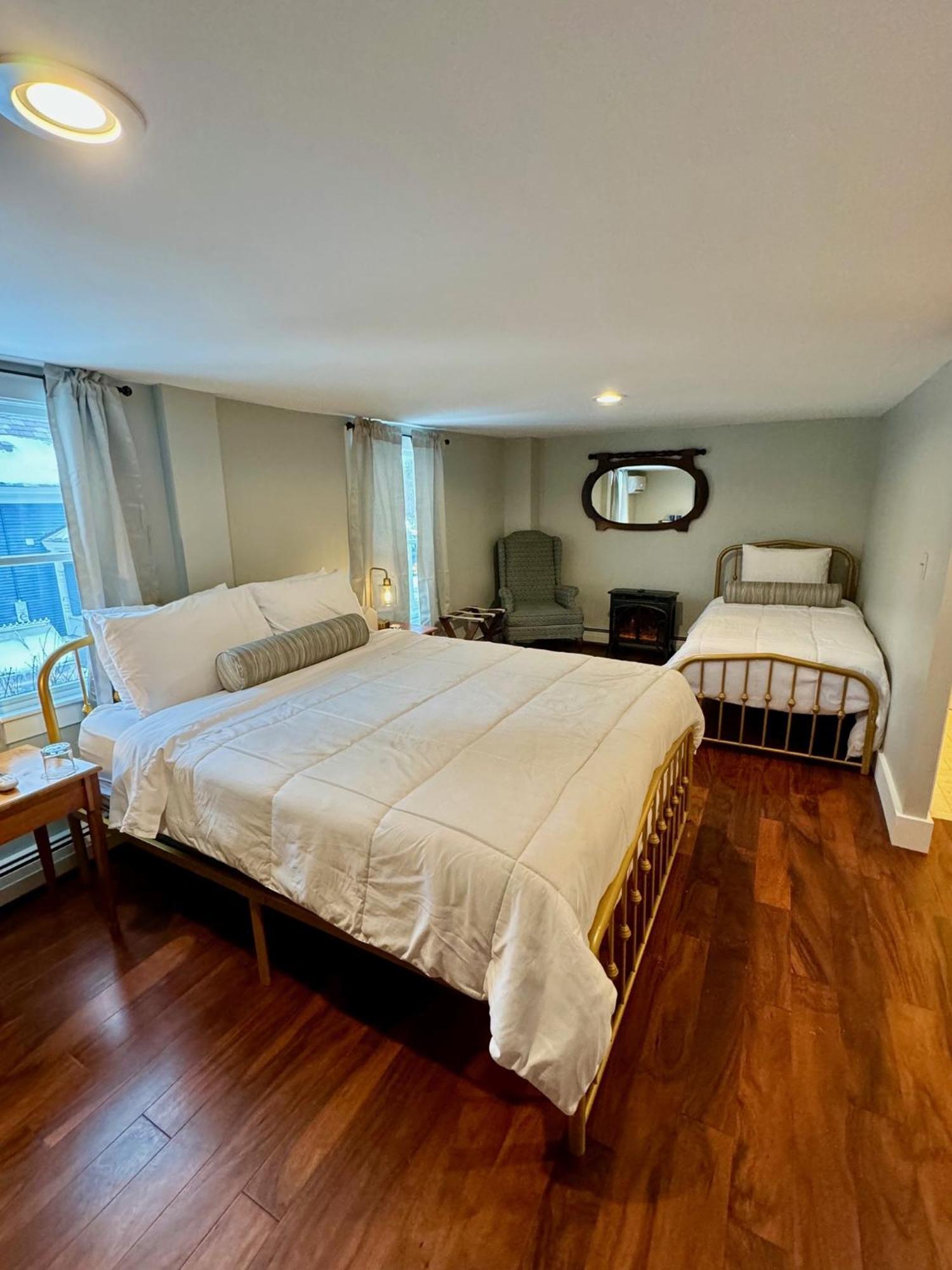 Chester Inn Bagian luar foto