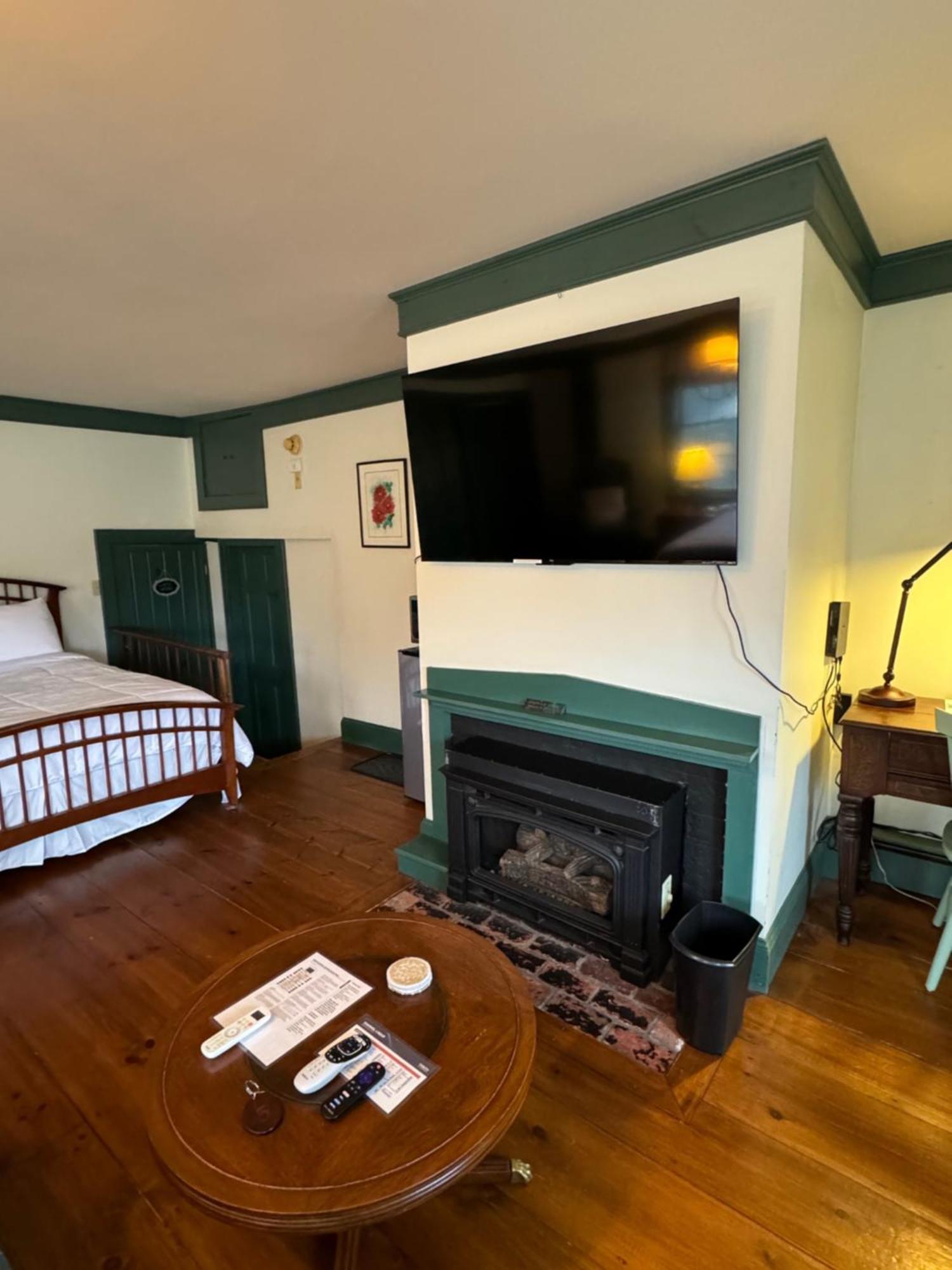 Chester Inn Bagian luar foto