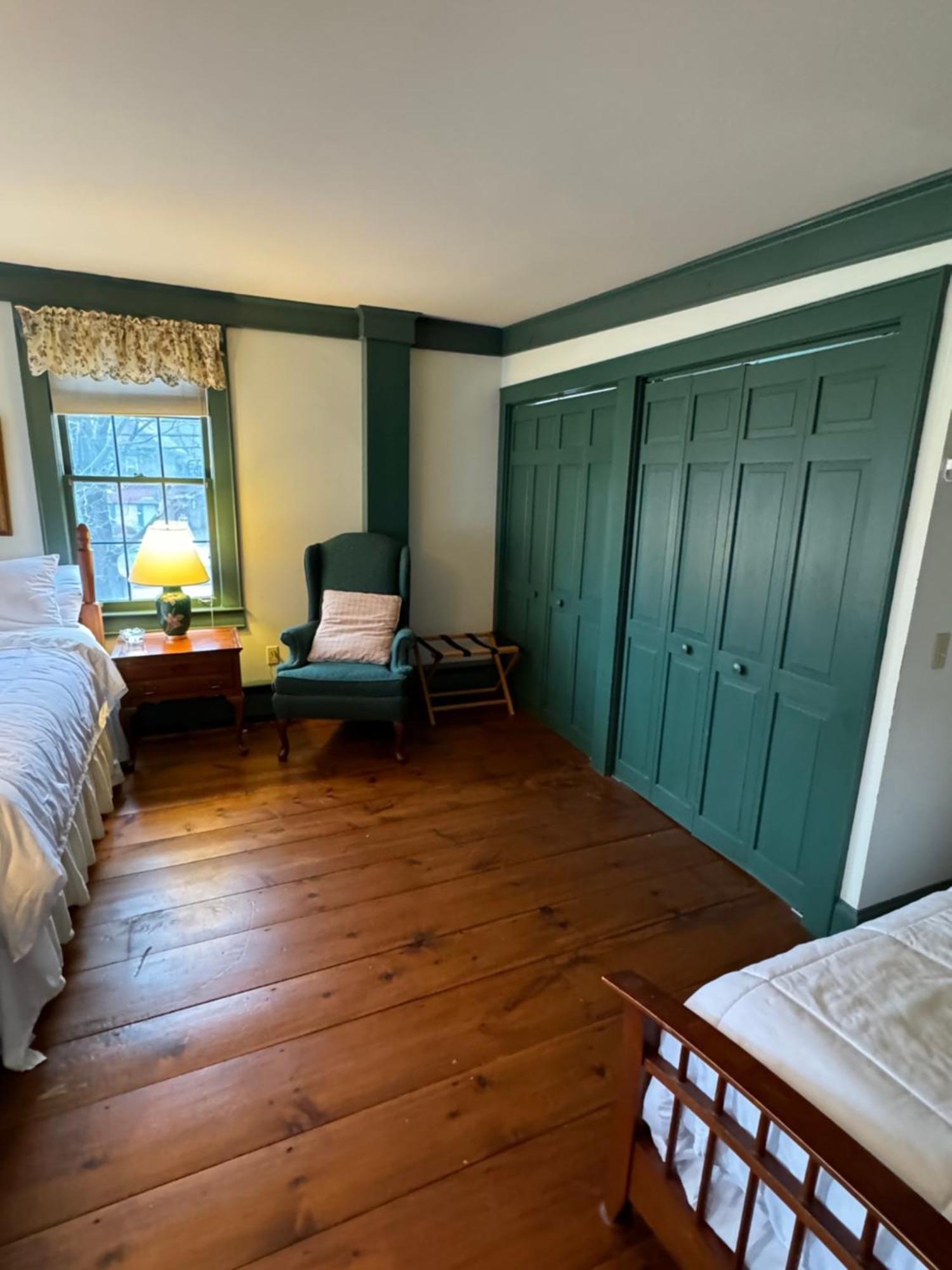 Chester Inn Bagian luar foto